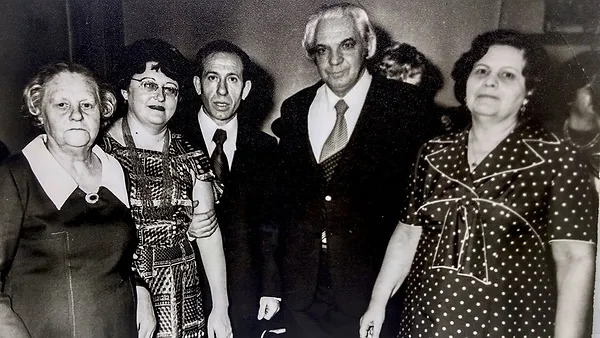 In the photo (from left to right): Evgenia Abramovna Rashkovan (Buiko), Anna (Anechka) Ruvinovna Krasner (Rashkovan), Vladimir Zelmovich Krasner, Isaac Moiseevich Nakht, Anna Abramovna Nakht (Buiko).